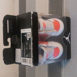 Jordan 1 crib booties